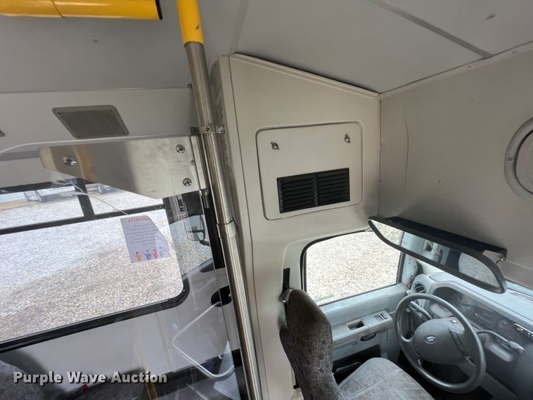 image for item KN9541 2012 Ford E450  shuttle bus