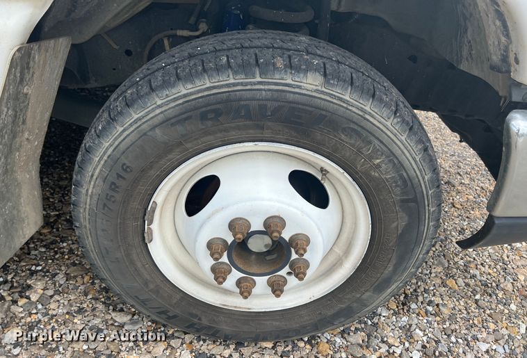 image for item KN9541 2012 Ford E450  shuttle bus