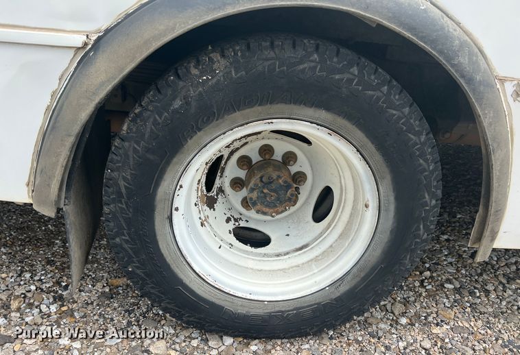 image for item KN9541 2012 Ford E450  shuttle bus