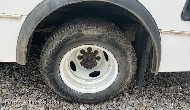 image for item KN9541 2012 Ford E450  shuttle bus