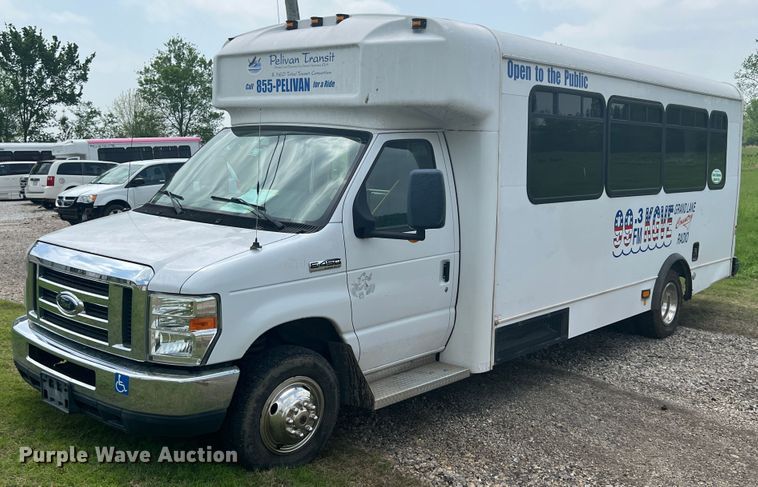 image for item KN9542 2013 Ford E450  shuttle bus