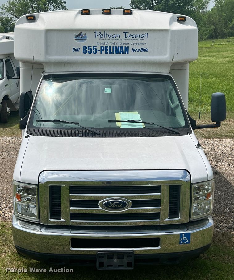 image for item KN9542 2013 Ford E450  shuttle bus