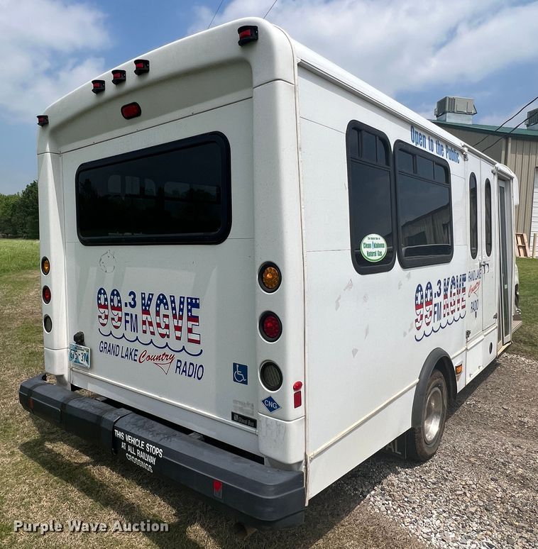 image for item KN9542 2013 Ford E450  shuttle bus