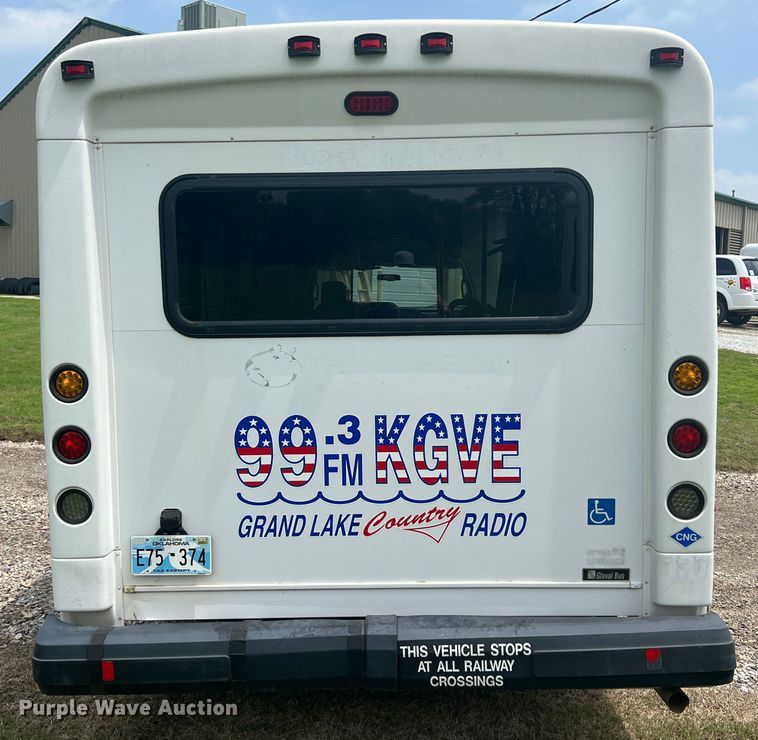 image for item KN9542 2013 Ford E450  shuttle bus