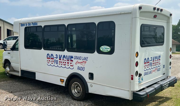 image for item KN9542 2013 Ford E450  shuttle bus