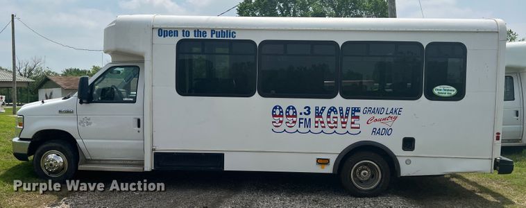 image for item KN9542 2013 Ford E450  shuttle bus
