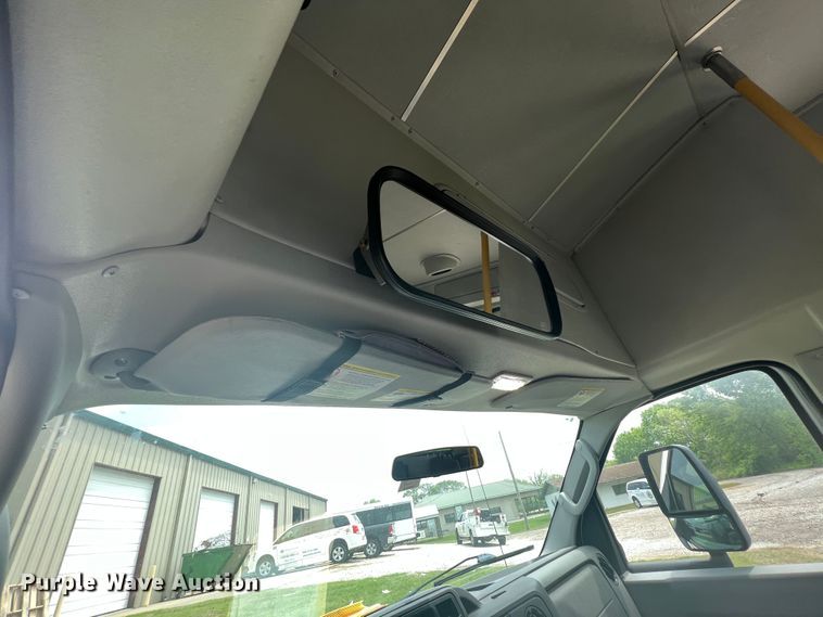 image for item KN9542 2013 Ford E450  shuttle bus