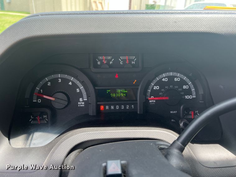 image for item KN9542 2013 Ford E450  shuttle bus