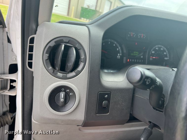 image for item KN9542 2013 Ford E450  shuttle bus