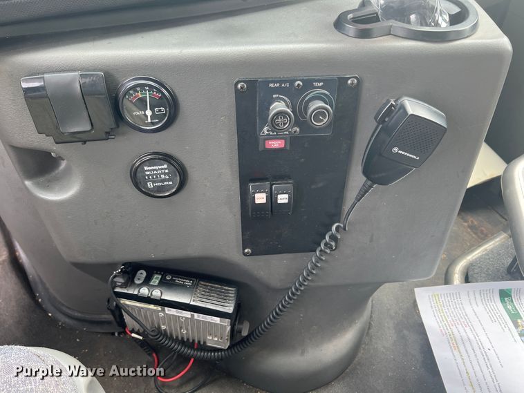 image for item KN9542 2013 Ford E450  shuttle bus