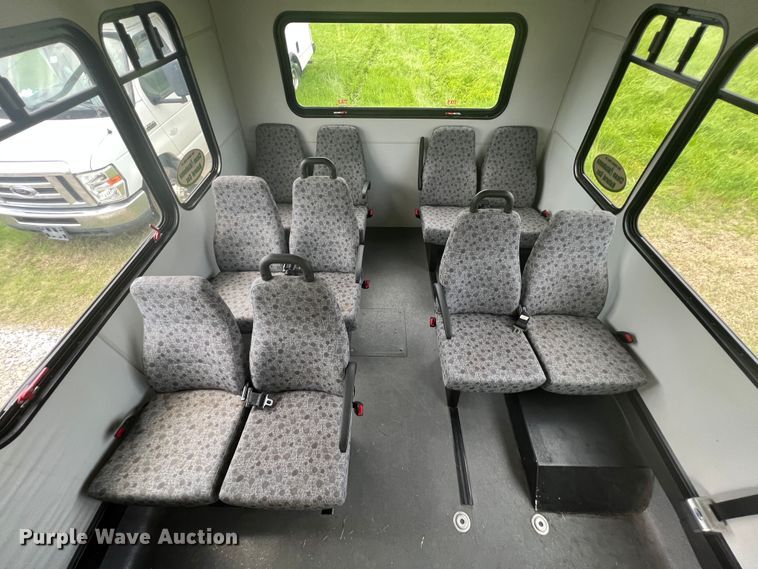 image for item KN9542 2013 Ford E450  shuttle bus