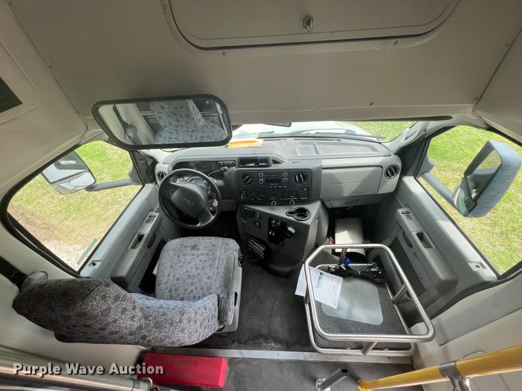 image for item KN9542 2013 Ford E450  shuttle bus