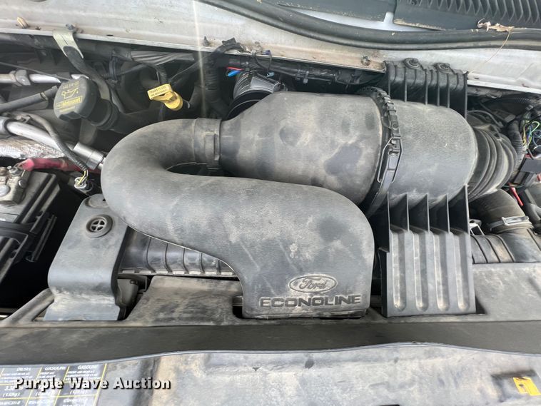 image for item KN9542 2013 Ford E450  shuttle bus