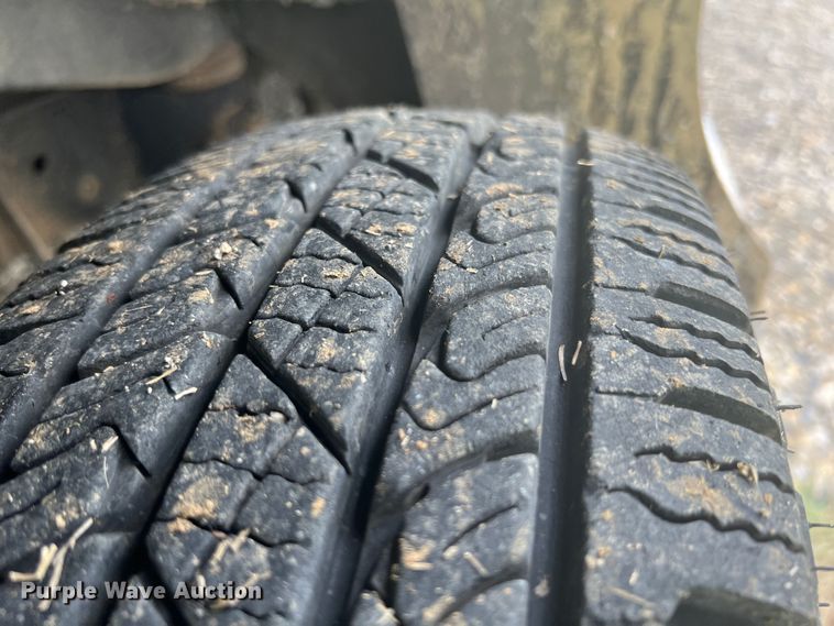 image for item KN9542 2013 Ford E450  shuttle bus