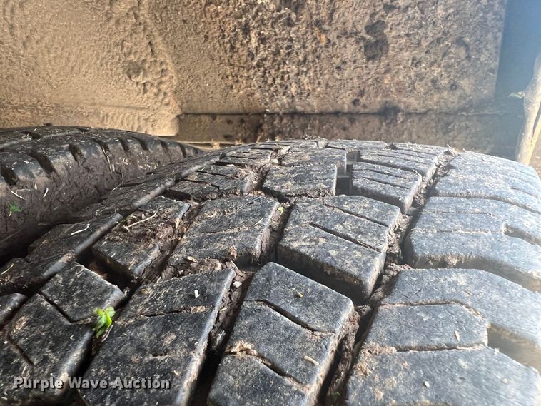 image for item KN9542 2013 Ford E450  shuttle bus