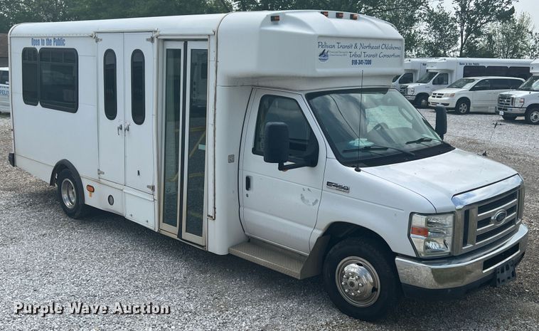 image for item KN9545 2012 Ford E450  shuttle bus