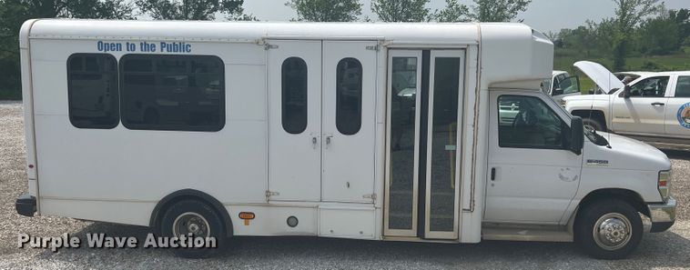 image for item KN9545 2012 Ford E450  shuttle bus