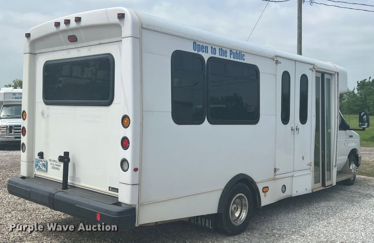 image for item KN9545 2012 Ford E450  shuttle bus