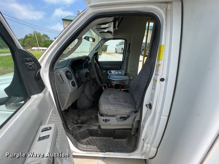 image for item KN9545 2012 Ford E450  shuttle bus