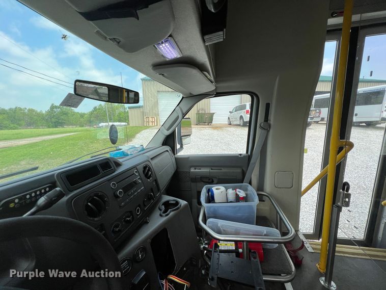 image for item KN9545 2012 Ford E450  shuttle bus