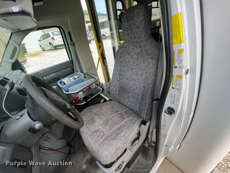 image for item KN9545 2012 Ford E450  shuttle bus