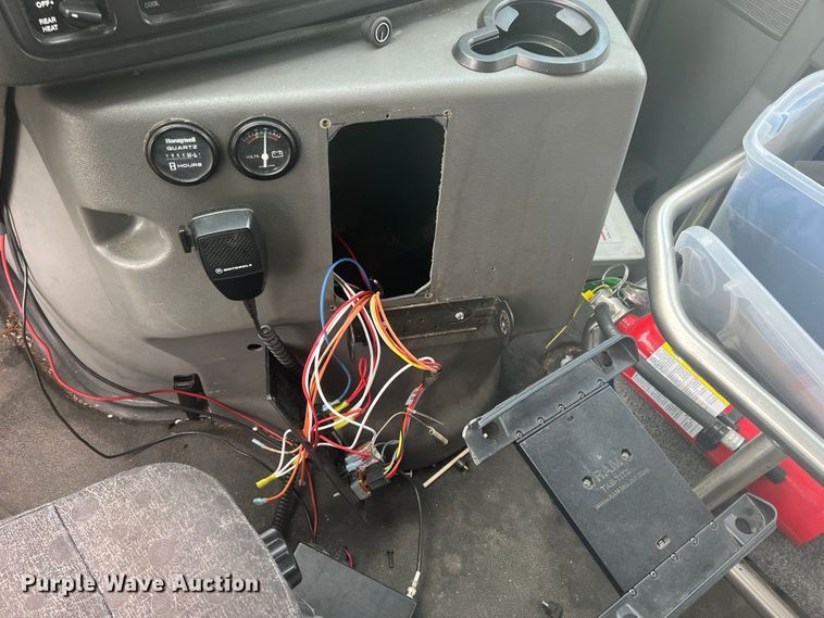 image for item KN9545 2012 Ford E450  shuttle bus