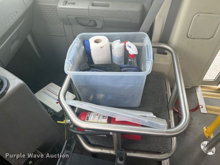 image for item KN9545 2012 Ford E450  shuttle bus