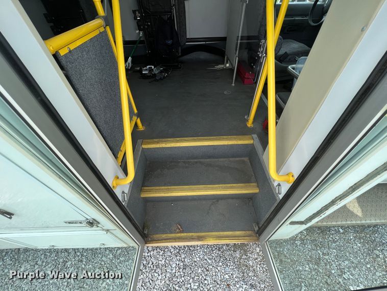 image for item KN9545 2012 Ford E450  shuttle bus