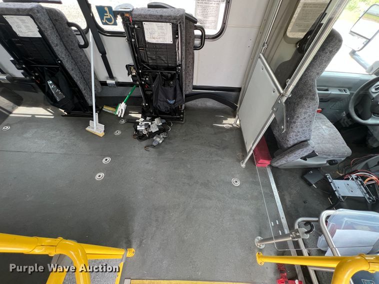 image for item KN9545 2012 Ford E450  shuttle bus