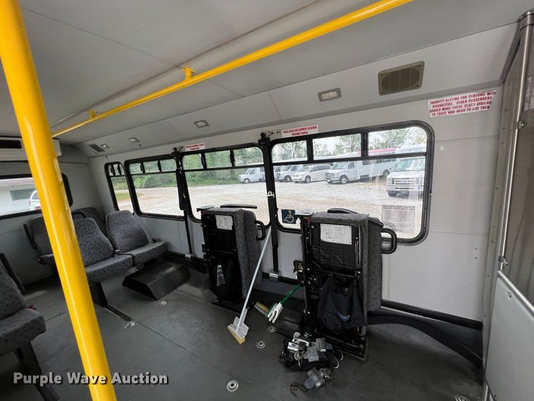 image for item KN9545 2012 Ford E450  shuttle bus