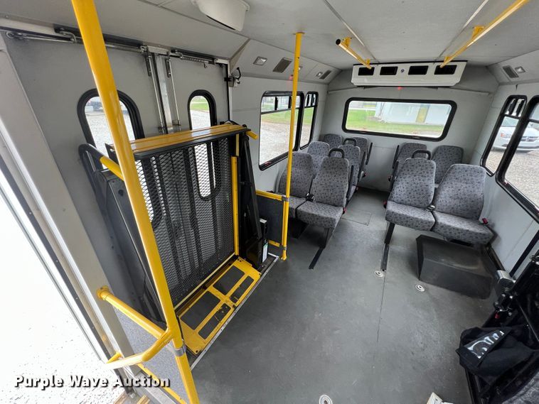 image for item KN9545 2012 Ford E450  shuttle bus