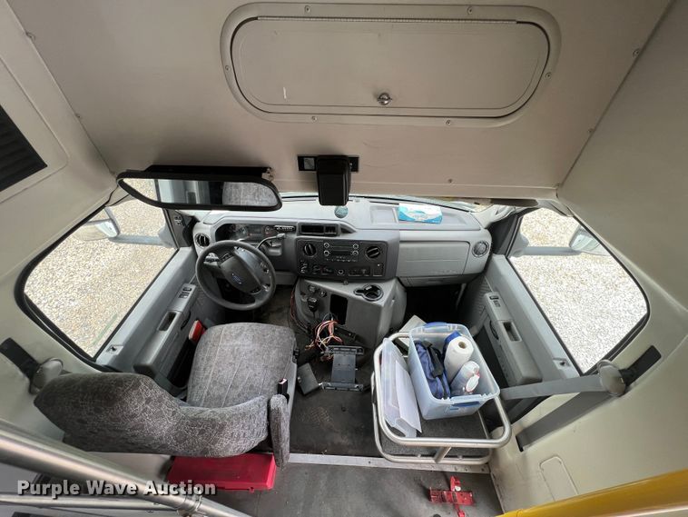 image for item KN9545 2012 Ford E450  shuttle bus