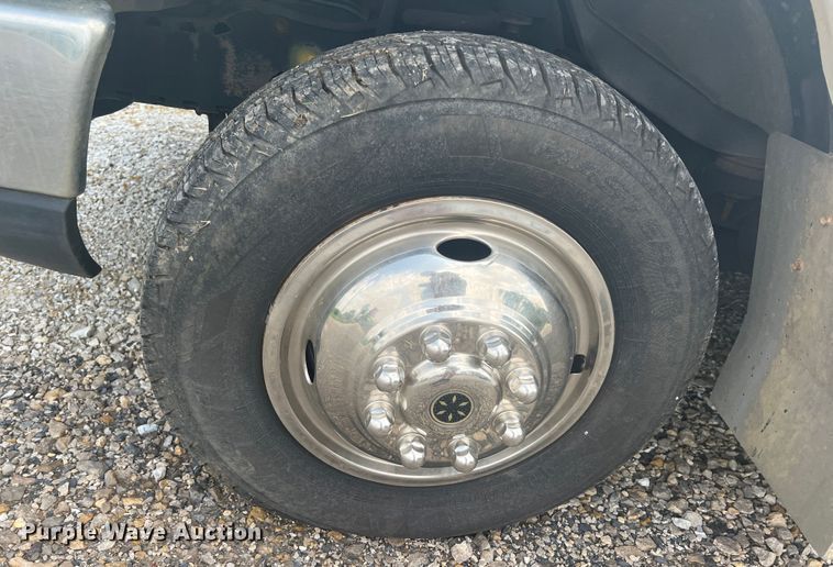 image for item KN9545 2012 Ford E450  shuttle bus