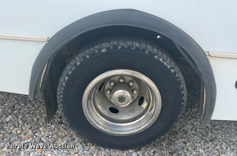 image for item KN9545 2012 Ford E450  shuttle bus