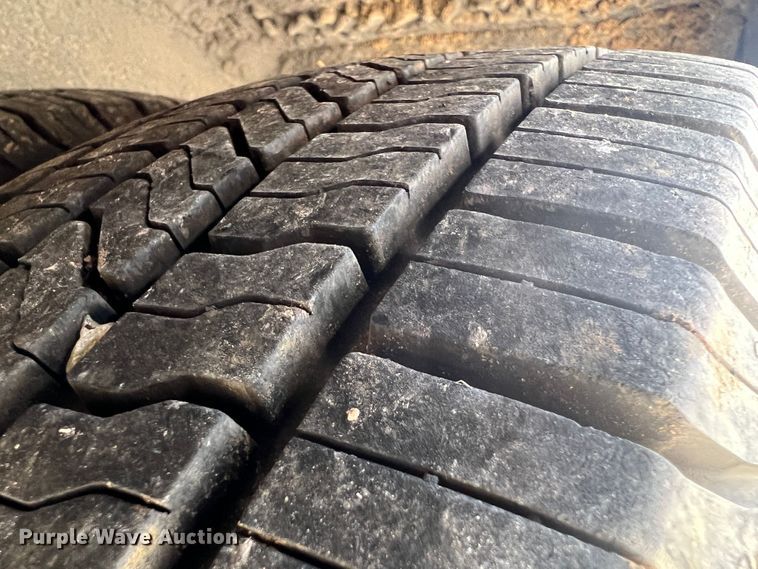 image for item KN9545 2012 Ford E450  shuttle bus