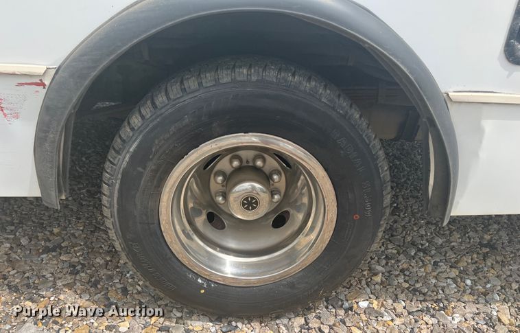 image for item KN9545 2012 Ford E450  shuttle bus