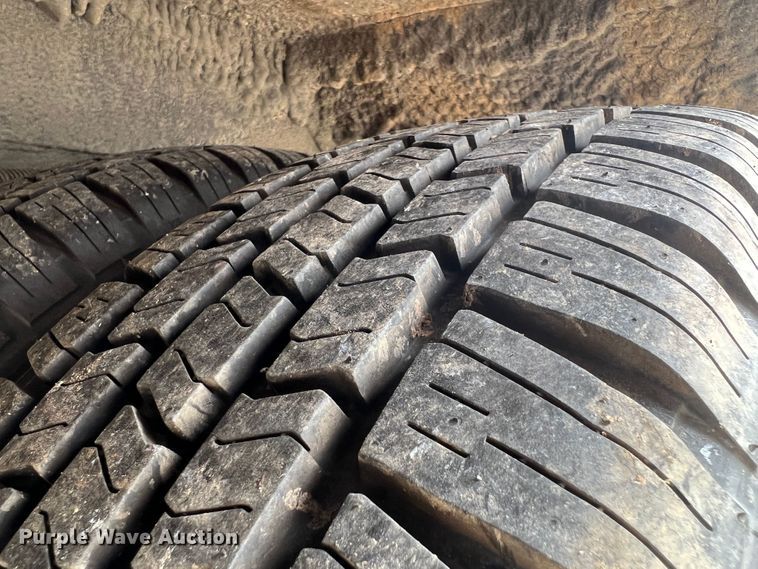 image for item KN9545 2012 Ford E450  shuttle bus