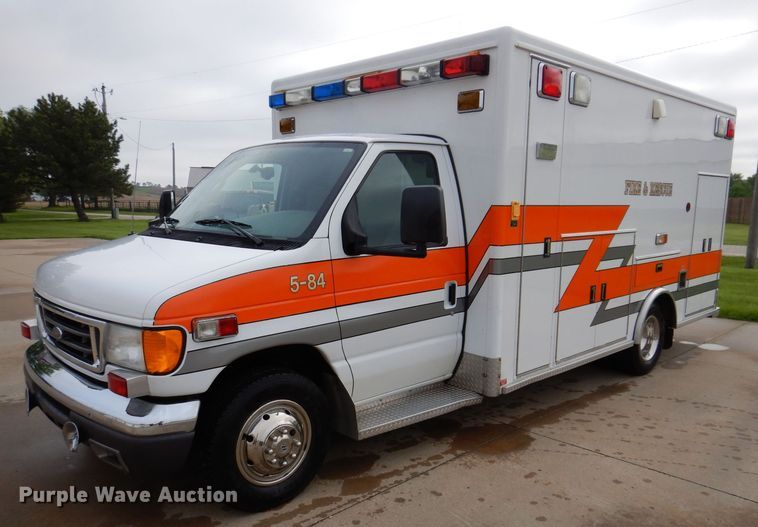 image for item KN9869 2004 Ford E450  ambulance