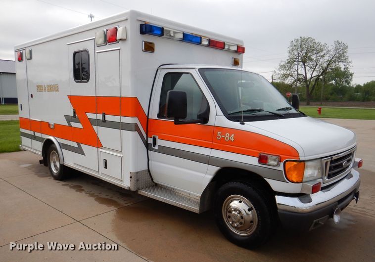 image for item KN9869 2004 Ford E450  ambulance