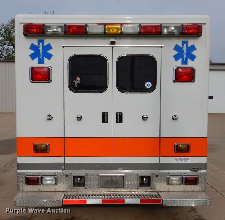 image for item KN9869 2004 Ford E450  ambulance