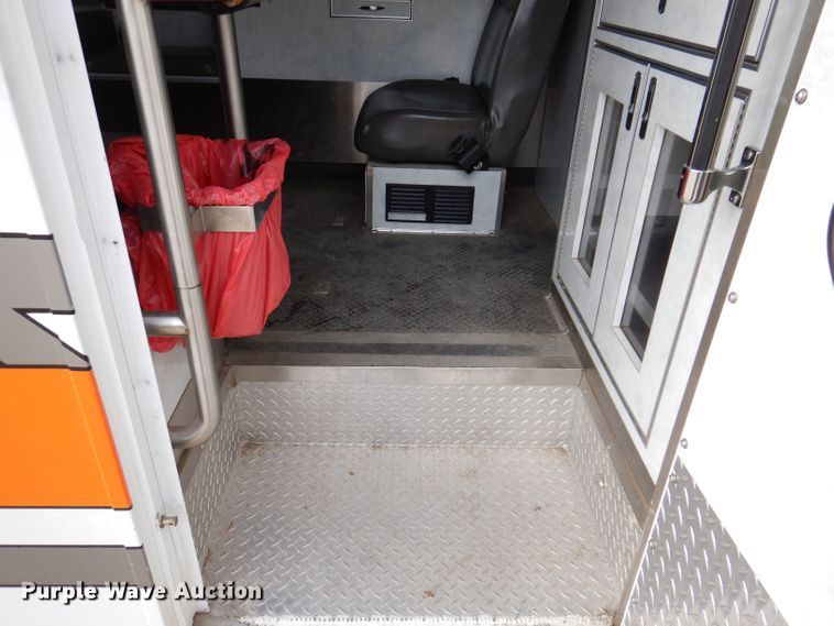 image for item KN9869 2004 Ford E450  ambulance