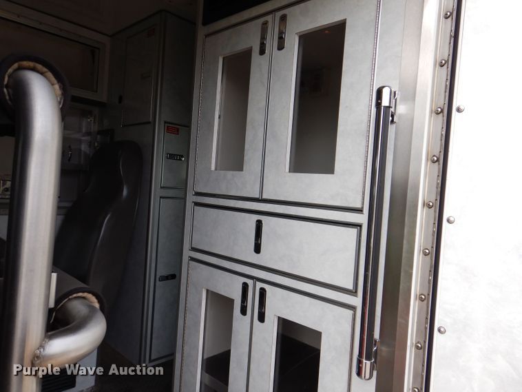 image for item KN9869 2004 Ford E450  ambulance