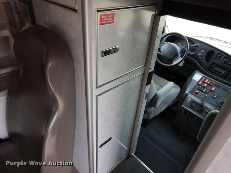 image for item KN9869 2004 Ford E450  ambulance