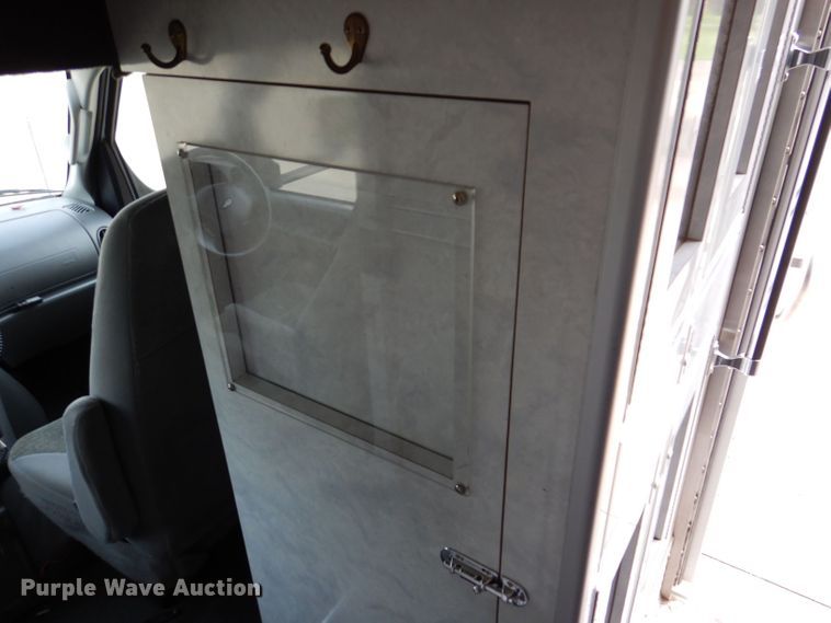 image for item KN9869 2004 Ford E450  ambulance