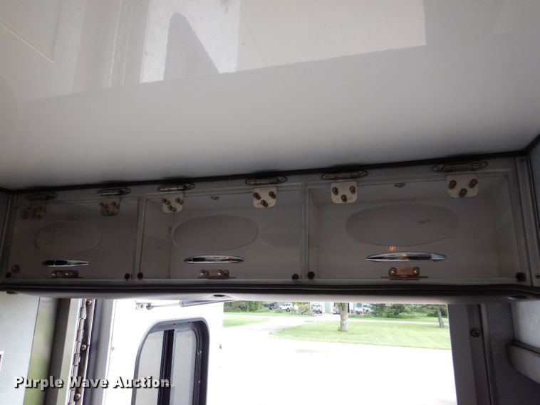 image for item KN9869 2004 Ford E450  ambulance