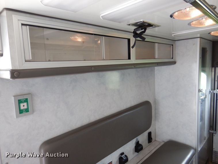 image for item KN9869 2004 Ford E450  ambulance