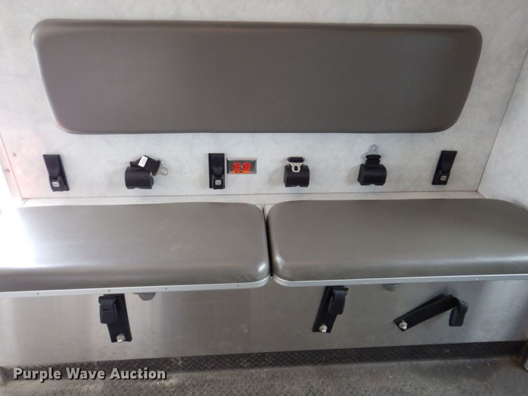 image for item KN9869 2004 Ford E450  ambulance