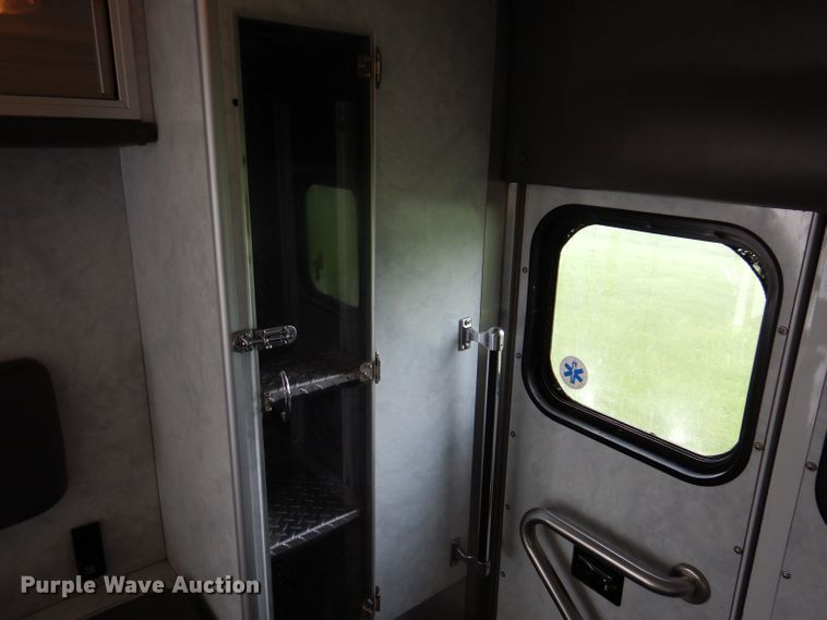 image for item KN9869 2004 Ford E450  ambulance