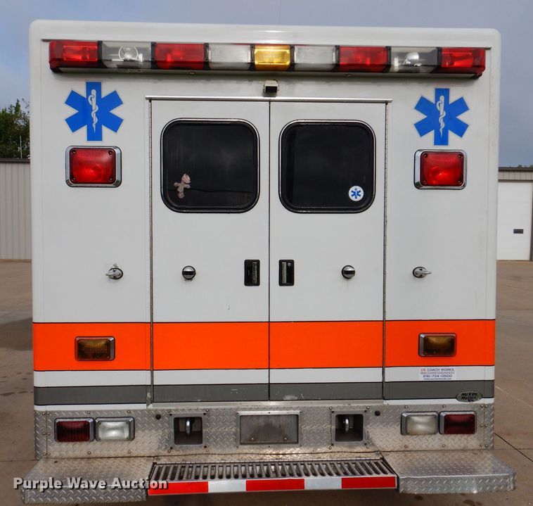 image for item KN9869 2004 Ford E450  ambulance