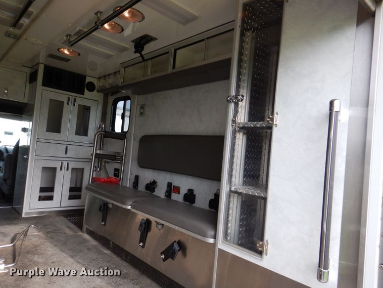 image for item KN9869 2004 Ford E450  ambulance